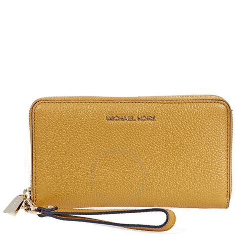 michael kors mercer large leather smartphone wristlet|Large Scalloped Leather Smartphone Wristlet .